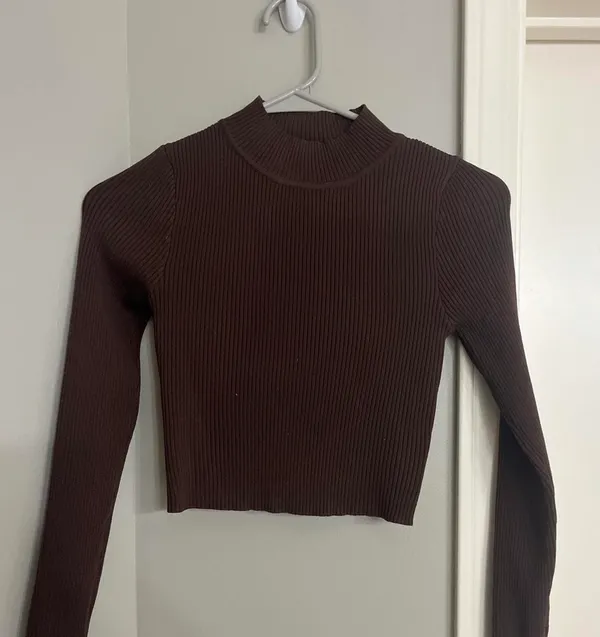 H&M Brown Cropped Sweater - Image 2