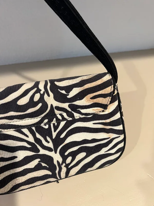 JustFab Glassons Zebra Shoulder Bag - Image 5
