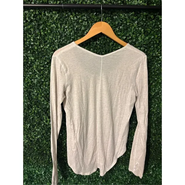 Lululemon Yogini 5 Year Long Sleeve Tee Heathered White Sz Medium - Image 2