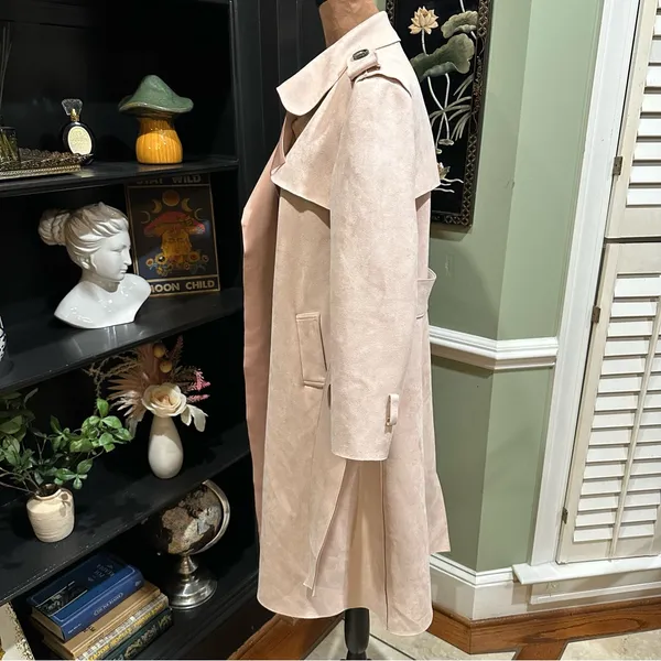 Few Moda New York Light Pink Faux Suede Trench Coat Size Medium - Image 12