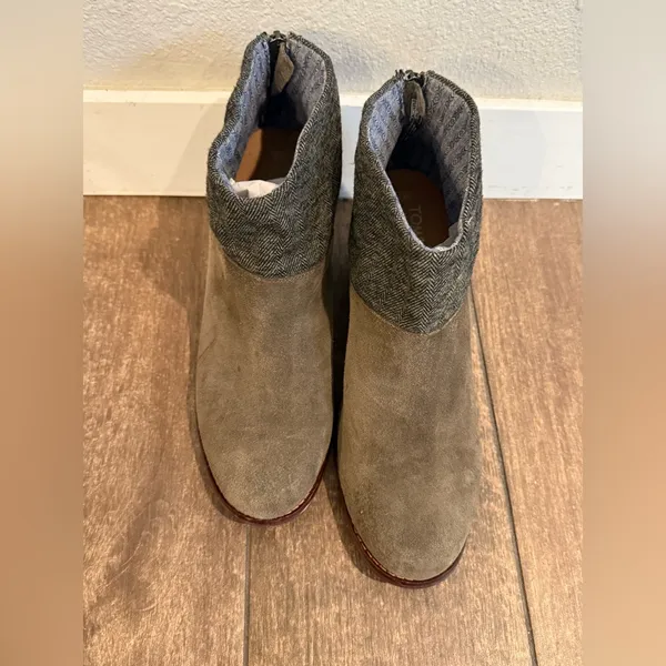 Toms Leila Olive Green Ankle‎ Booties Size 8 - Image 4