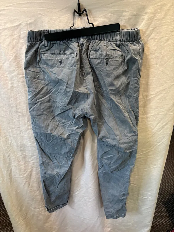 Old navy gray pants - Image 2