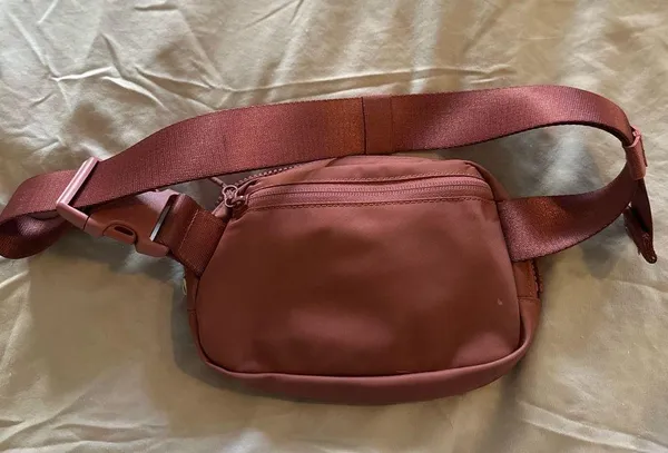 [Lululemon] everywhere belt bag - Image 3