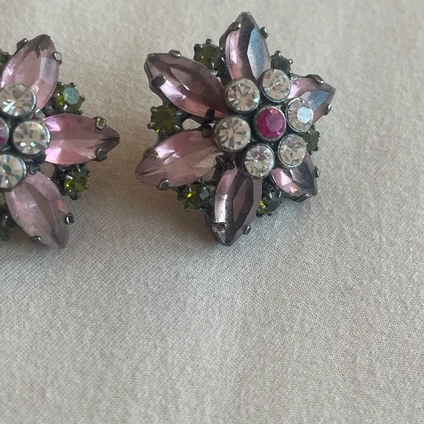 Vintage Avon Flower Earrings Pink - Image 5