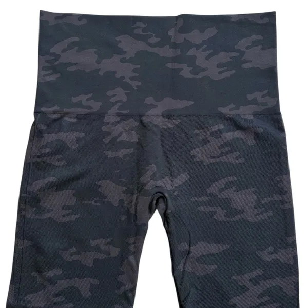 Like New SPANX Look At Me Now Camo Leggings Size Large - Image 4
