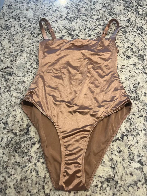 SKIMS Bodysuit - Image 3