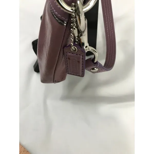 Coach Poppy Patent Leather Wristlet in Mauve Purple EUC - Image 6