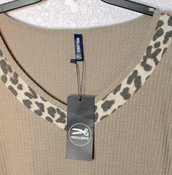 Iwollence Waffle Knit Medium Tan V-Neck Blouse Animal Print Accents size XL NEW - Image 2
