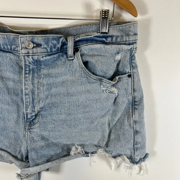 Abercrombie & Fitch The Mom Short High Rise Distressed Light Wash Denim Sz 33/16 - Image 3