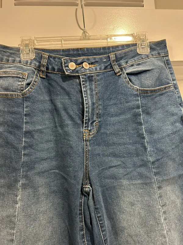 Women’s Wide Leg Jeans Sz 14 High Rise Stretch Medium Wash Classic Faded Comfort - Image 5