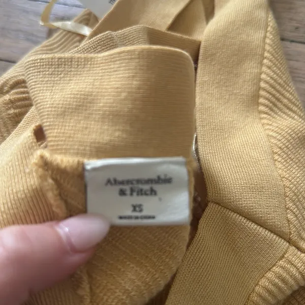NWT Abercrombie & Fitch Crop Top - Image 5