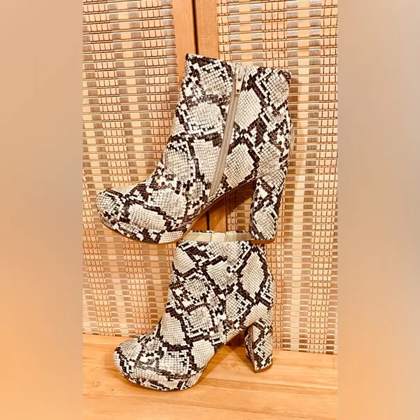 Dream Paris STOMP AAVETE Slip On Ankle Boots Chunky Heel Side Zipper Snake print - Image 8
