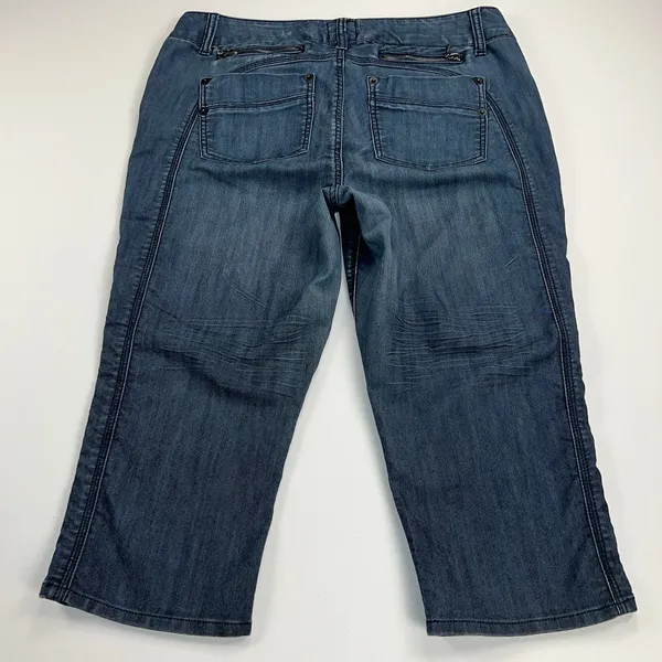 Torrid Denim Mid Rise Capri Jeans Medium Wash Whiskering Size 14 - Image 8