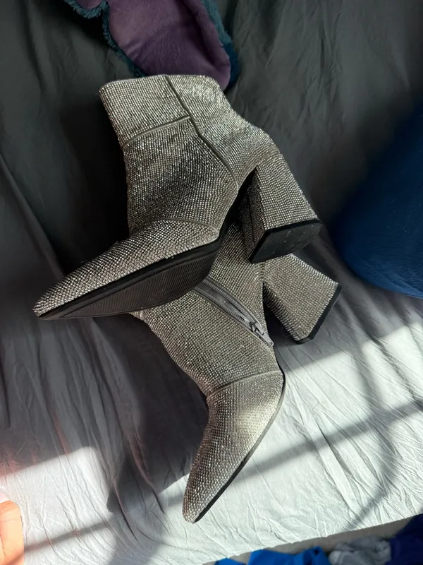 Target Heels - Image 2