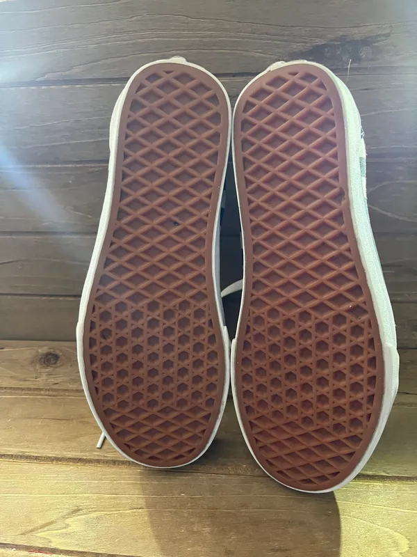 checkered low black and white women and men. Women size 7 - Image 6