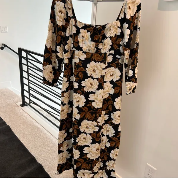 Old Navy Black and White Floral Long Sleeve Dress - Image 2