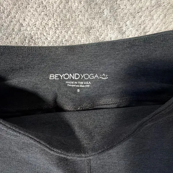 Beyond Yoga Black mid rise Leggings Size S Made in USA Cropped Ankle Yoga #1800 - Image 2