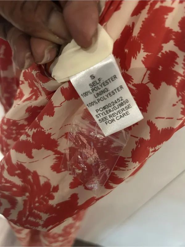 Prómesa Cream Dress with Coral-Red Floral Print - Image 12