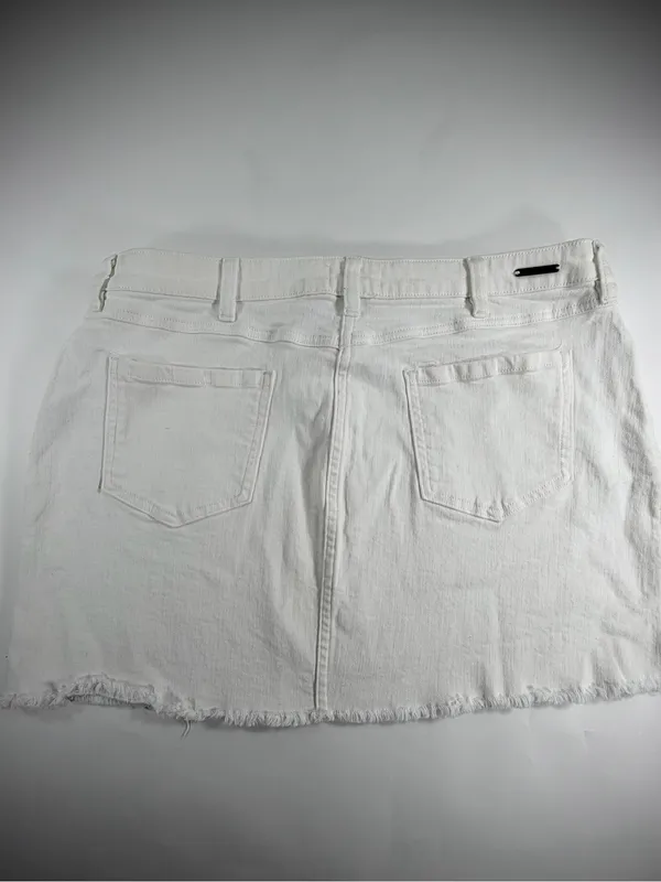 Carve‎ Designs coastal beach boho White Raw-Hem Y2K Denim Mini Skirt - Image 2