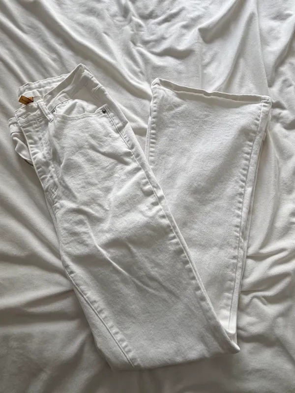 Shein White High-Waisted Jeans Flare - Image 3