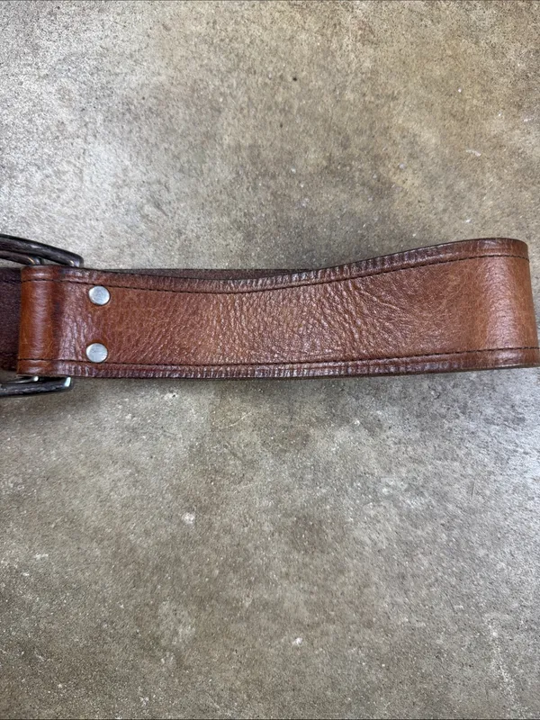 Classic Brown Leather Belt with Large Loop Buckles
Size: Medium - Image 5