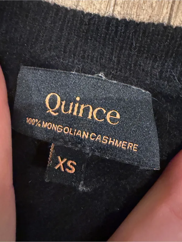 Quince Mongolian Cashmere V-Neck Sweater xs - Image 3