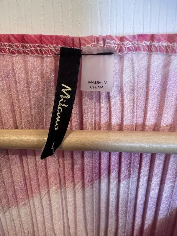 Milano Pleated Floral V-Neck Cap Sleeve Blouse Large Watercolor Pink Stretch - Image 3