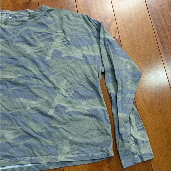 Abercrombie &‎ Fitch Green Camouflage Long Sleeve Crop Tee size M - Image 2