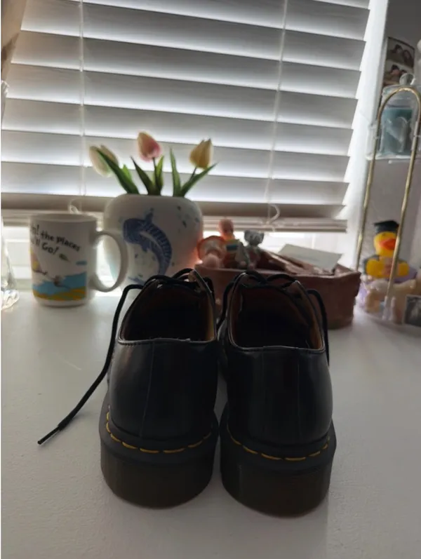 Dr. Martens 3 eyelet low cut shoe - Image 4