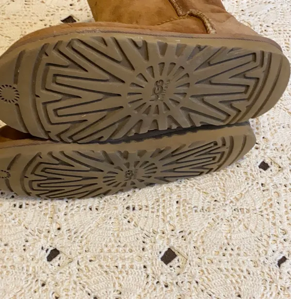 UGG short classic boots (6) chestnut tan light brown winter GUC - Image 5