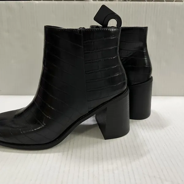 Time And Tru Boots Womens Size 8 Black Croc Ankle Zip Block Heel Square Toe NWT - Image 6
