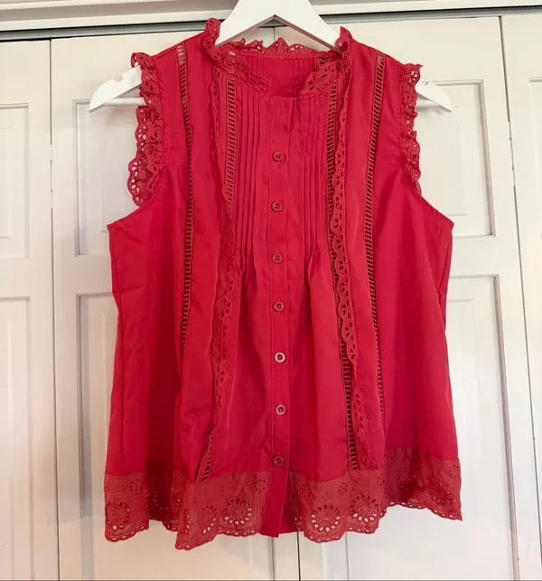 Boutique pink eyelet ruffled trim button front blouse small - Image 2