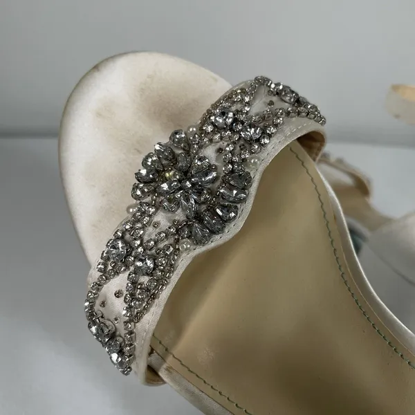 Betsey Johnson SB-Mel Block Heel Shoes Jeweled Satin Sandal Ivory Formal Size 9 - Image 5