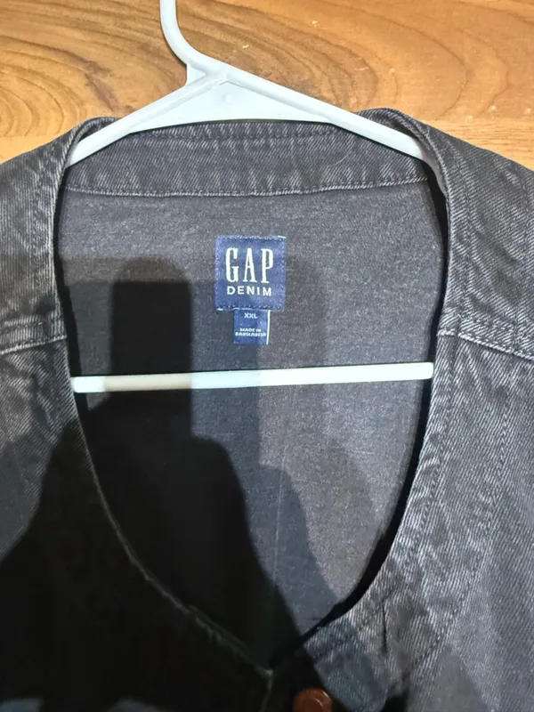 🌸GAP Black Denim Jacket with Subtle Fading - Image 2