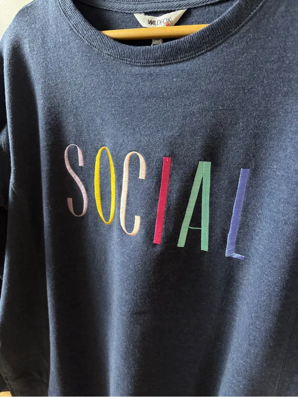 WILDFOX Blue 'SOCIAL' Crewneck Sweatshirt NWT Medium - Image 4