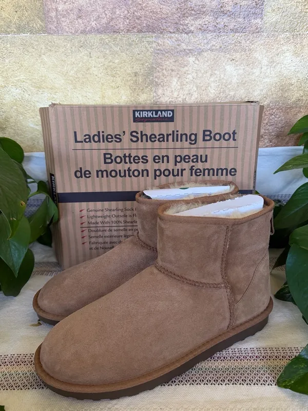 NEW Kirkland Signature Women’s Shearling Chestnut Tan Winter Short Boots Size 11 - Image 2
