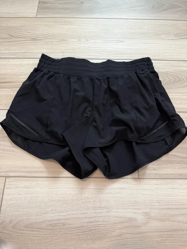 Lululemon Hotty Hot Short *High-Rise 2.5" - Black - Image 3
