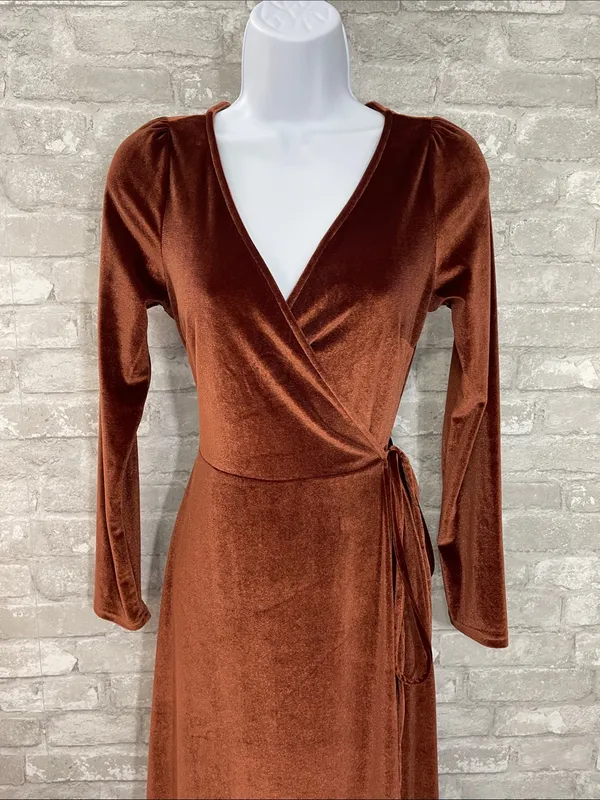 Baltic Born Esmeralda Velvet Wrap Maxi Dress - Image 2