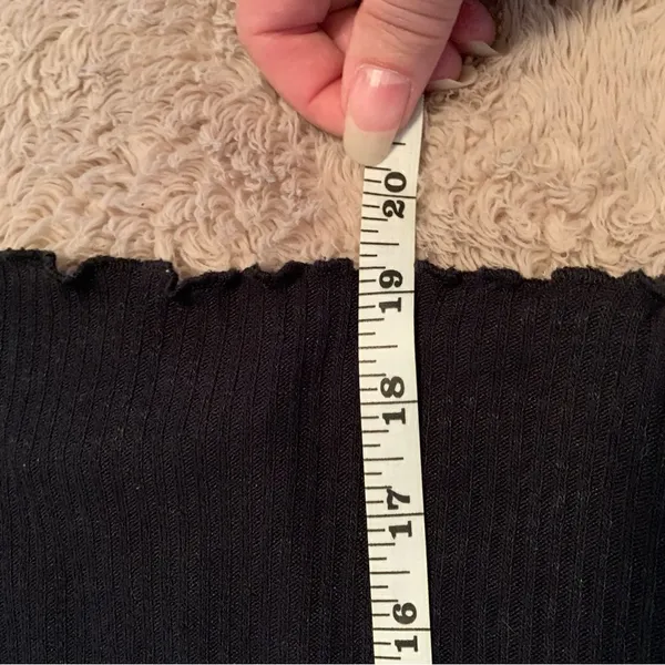 Abercrombie & Fitch Ribbed Knit Cropped Top Black Size Small Ruffle Accents - Image 5