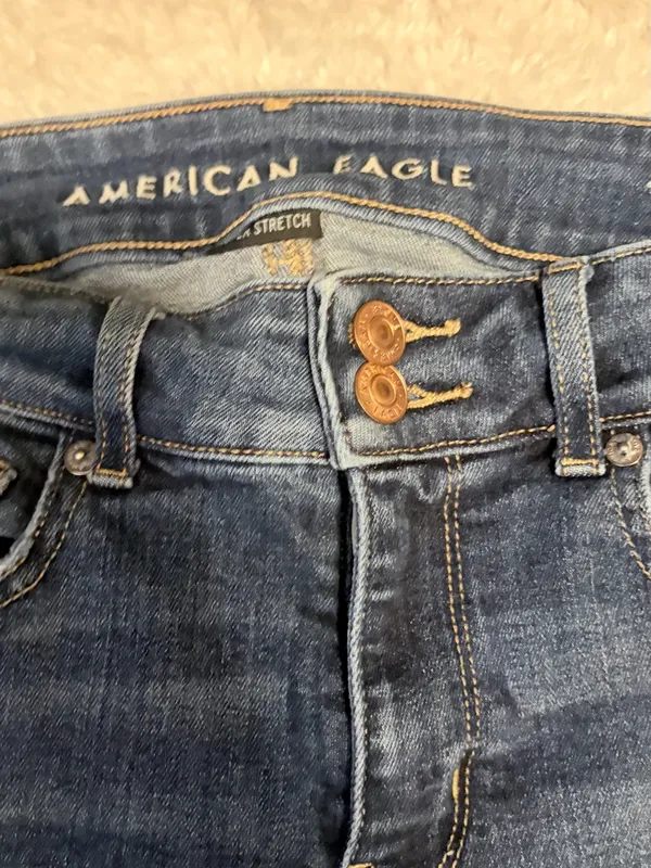 American Eagle Artist Crop Short Length Distressed Jeans size 6S - Image 3