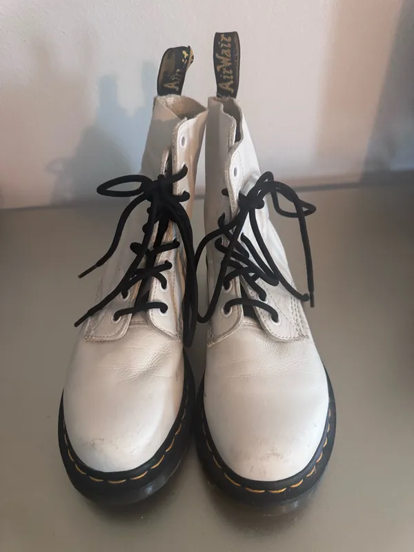 Dr. Martens Women's 1460 Smooth, White Smooth lace up - Image 4