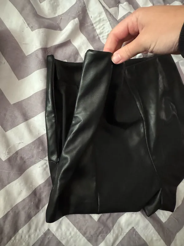 Leather Shorts Amazon Black - Image 4