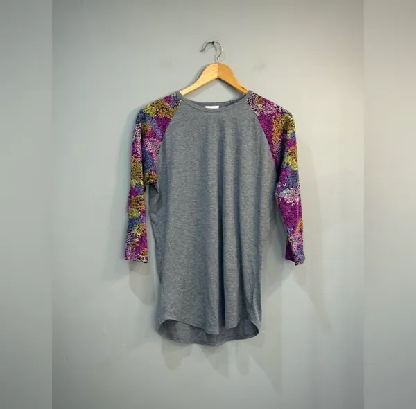SALE! Gray Lularoe Raglan Sleeve Top Size M EUC - Image 3