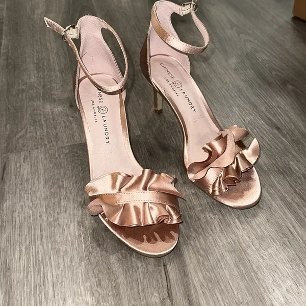 Chinese Laundry Blush Mauve Pink Ruffle Heels - Image 5