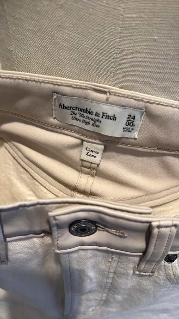 Abercrombie Curve Love 90s Straight Ultra High-Rise Jeans with leather detailing - Image 3