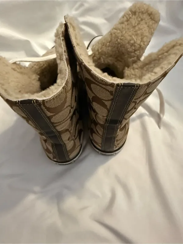 EUC Coach Bonney Shearling Brown and Tan Signature Monogram High Top - Image 6