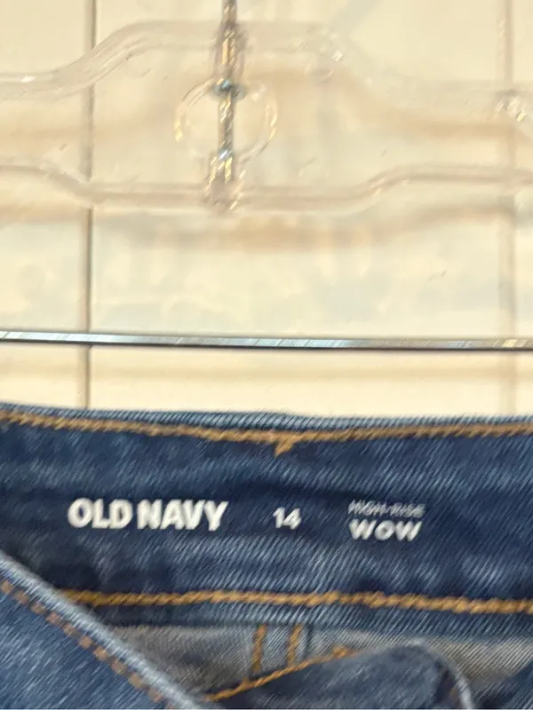 Old navy high rise wow Jean shorts size 14 - Image 4