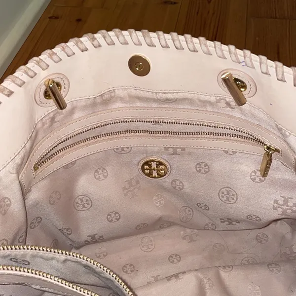 Tory Burch Beige Quilted Leather Marion Tote - Image 11