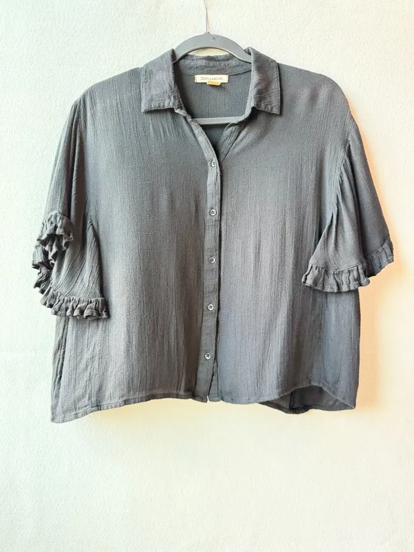 Billabong Women's Gauze Button Front‎ Top Medium Boho Ruffle Sleeve Beachy Black - Image 2