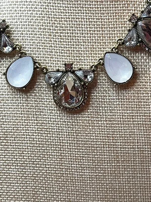 Vintage Style Clear Crystal Bee Teardrop Statement Necklace 18" - Image 4